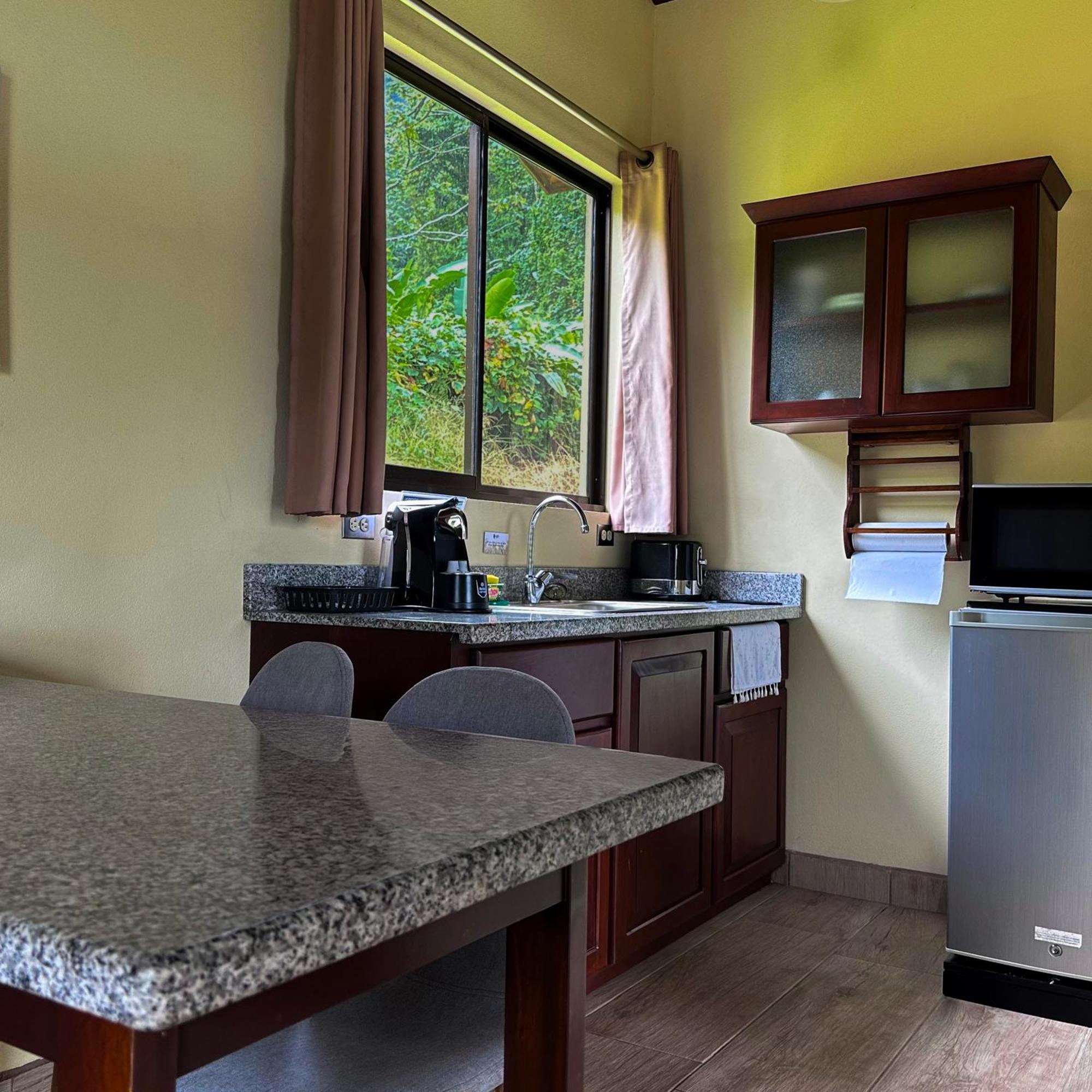 Arenal Roca Suites La Fortuna ภายนอก รูปภาพ